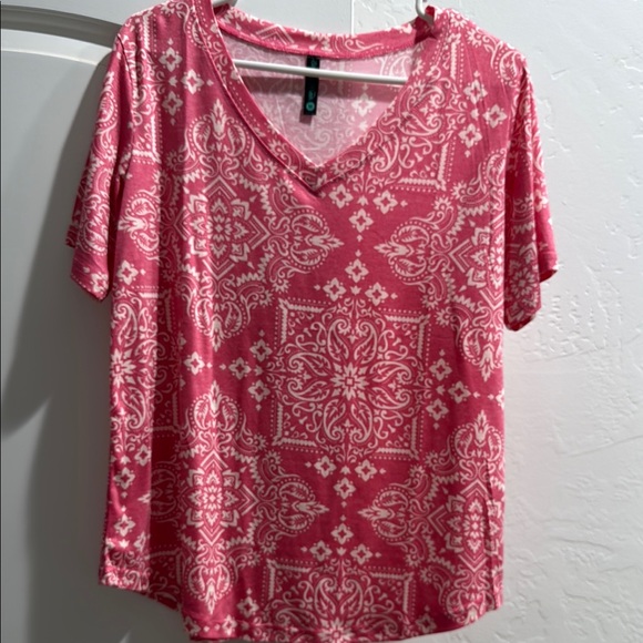 sterling kreek Tops - Pink Graphic Relaxed Short Sleeve Tee-new without tags